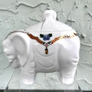 CHINOISERIE Japan White Porcelain Lidded Elephant Trinket Box (H: 4-3/4”)